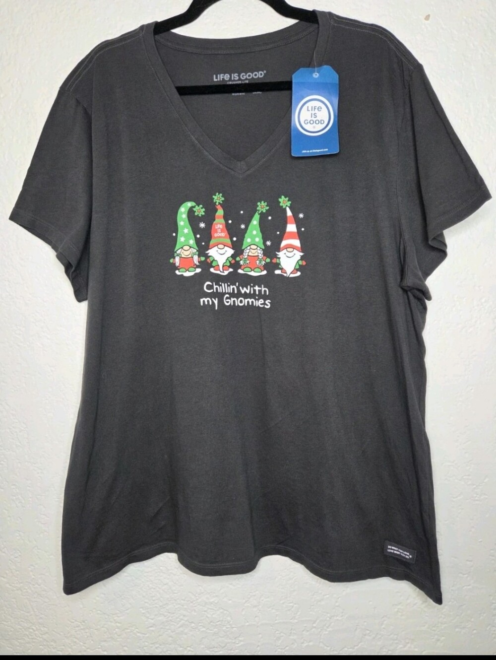Life Is Good Women's Tshirt Crusher Lite V Neck Chilling with Gnomies Sz XXL NwT